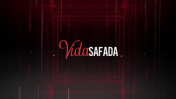 Safadinha ganhou um brinquedinho novo de um fã e foi usar pra ele ver