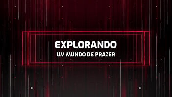 Safadinha ganhou um brinquedinho novo de um fã e foi usar pra ele ver