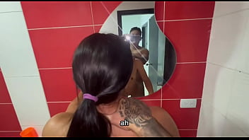 I catch my sister in law in the shower and cum in her mouth