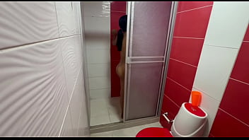 I catch my sister in law in the shower and cum in her mouth