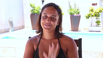 Teen rabuda sendo entrevistada Teen rabuda sendo entrevistada