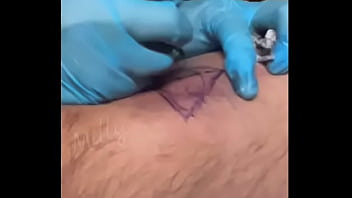 Me hicieron un oral después de hacer un tatuaje