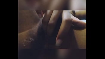 Brincando com minha bucetinha