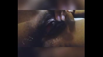 Brincando com minha bucetinha