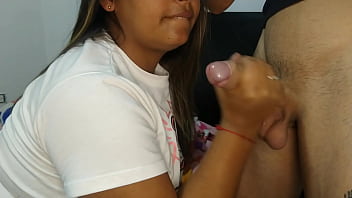 Mi madrastra me recompensa por mis buenas calificaciones en la universidad