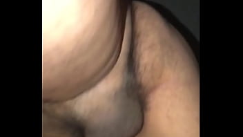 Dandole duro desde atras