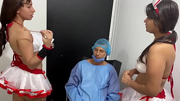 Le mamamos la polla a ese chico y después el nos penetra bien duro