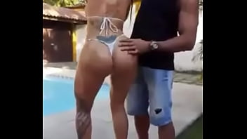 Eliza sanches putinha safada passando óleo