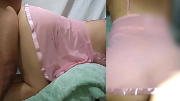 A esta mamá hermosa disfruta cojer la mejor experiencia