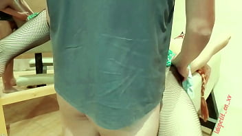 Cuando no sabes usar los muebles eróticos pero sabes ponerte de perrita