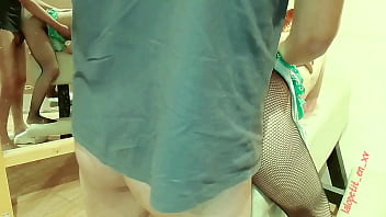 Cuando no sabes usar los muebles eróticos pero sabes ponerte de perrita