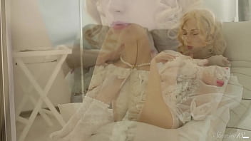 Blonde angel ana lee likes it soft during her finger painting time