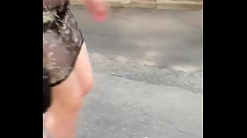 Mini robe transparente et talons