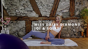 Wetting yoga joi till squirt in leggings