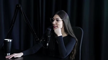 Com dezenove anos decidiu fazer atendimentos teve um relacionamento abusivo fugiu de casa e seu primeiro cliente a tratou bem melina khalifa watch sheer red