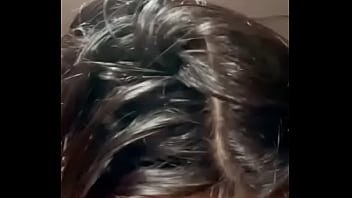 Chilena disfrutando consolador con la boca