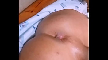 Culito virgen con hambre