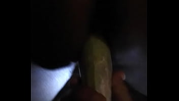 Esposa en cuatro con dildo