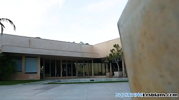 Squirting alt lesbo gets pussylicked