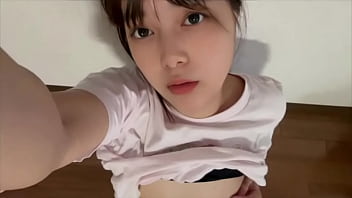 男性が汗だくになった身体を全身舐めたいです。変態な女子大生に育ってしまいました。今日もオナニーします。