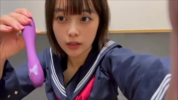 男性が汗だくになった身体を全身舐めたいです。変態な女子大生に育ってしまいました。今日もオナニーします。