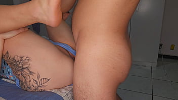 Aí meu cuzinho você colocou no buraco errado tira pau escorrega e entra com tudo na bunda Aí meu cuzinho você colocou no buraco errado tira pau escorrega e entra com tudo na bunda