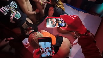 Eu estava louca pra fazer um gang recebi um convite da toca dos lobos e minha buceta começou a piscar