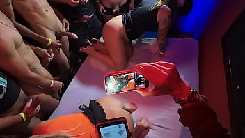 Eu estava louca pra fazer um gang recebi um convite da toca dos lobos e minha buceta começou a piscar