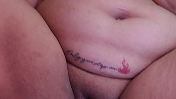 Squirts de chica de grandes tetas