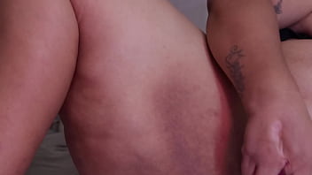 Squirts de chica de grandes tetas