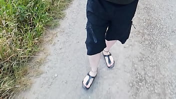 Spaziergang in der natur in birkenstock