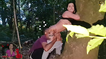 Conheci um seguidor no bosque maia em guarulhos e fomos foder no meio do mato