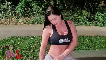 Conheci um seguidor no bosque maia em guarulhos e fomos foder no meio do mato