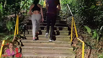 Conheci um seguidor no bosque maia em guarulhos e fomos foder no meio do mato