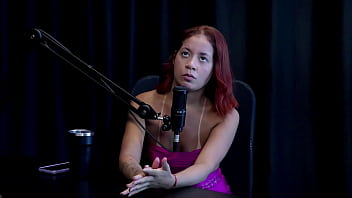 Ruiva safada mostra seu cu depois de dizer que o esposo sugeriu a entrada no meio liberal gosta de pau grande e grosso e não assiste as cenas bruna ferrari watch sheer red