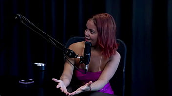 Ruiva safada mostra seu cu depois de dizer que o esposo sugeriu a entrada no meio liberal gosta de pau grande e grosso e não assiste as cenas bruna ferrari watch sheer red