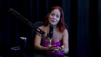 Ruiva safada mostra seu cu depois de dizer que o esposo sugeriu a entrada no meio liberal gosta de pau grande e grosso e não assiste as cenas bruna ferrari watch sheer red