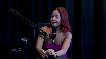 Ruiva safada mostra seu cu depois de dizer que o esposo sugeriu a entrada no meio liberal gosta de pau grande e grosso e não assiste as cenas bruna ferrari watch sheer red