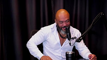 Ruiva safada mostra seu cu depois de dizer que o esposo sugeriu a entrada no meio liberal gosta de pau grande e grosso e não assiste as cenas bruna ferrari watch sheer red