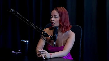 Ruiva safada mostra seu cu depois de dizer que o esposo sugeriu a entrada no meio liberal gosta de pau grande e grosso e não assiste as cenas bruna ferrari watch sheer red