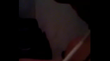 Botando pirulito na buceta