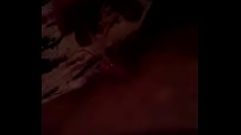 Botando pirulito na buceta