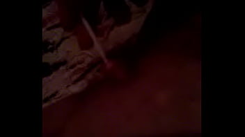 Botando pirulito na buceta