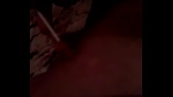 Botando pirulito na buceta