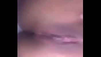 Passando o dedo na buceta