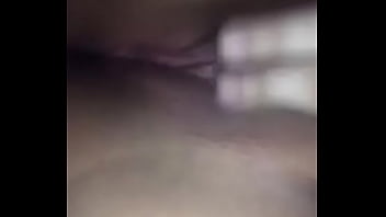 Passando o dedo na buceta