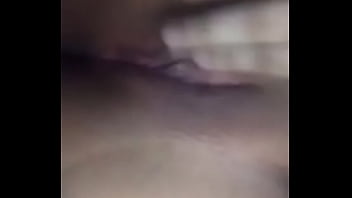 Passando o dedo na buceta