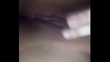 Passando o dedo na buceta