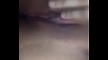 Passando o dedo na buceta