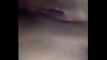 Passando o dedo na buceta